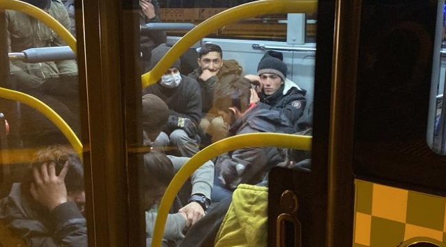 Kocaeli'nde bir tırda çok sayıda kaçak yakalandı