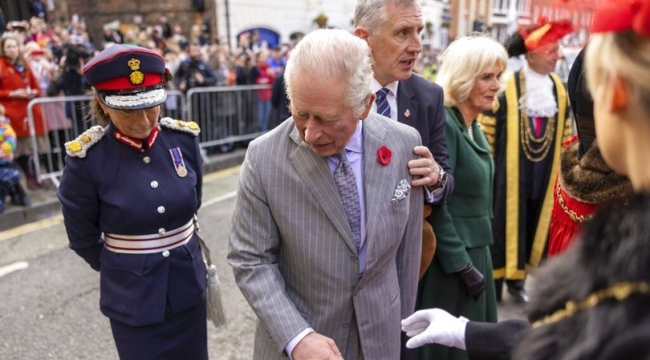 Kral III. Charles'a ikinci yumurta saldırısı 