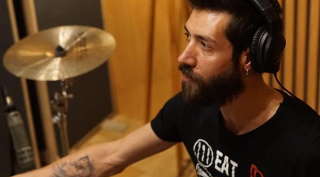 Piiz grubunun davulcusu Dudarık, saldırıya uğradı