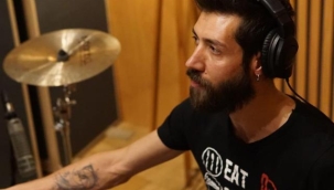 Piiz grubunun davulcusu Dudarık, saldırıya uğradı