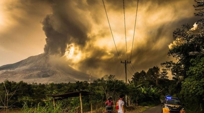 Semeru Yanardağı: Yaklaşık 2 bin kişi tahliye edildi
