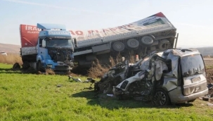 Şırnak'ta kamyonet ve TIR çarpıştı: 4 ölü