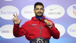 Taha Akgül yılın serbest stil güreşçisi seçildi