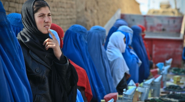 Taliban kadınların STK'larda çalışmasını yasakladı