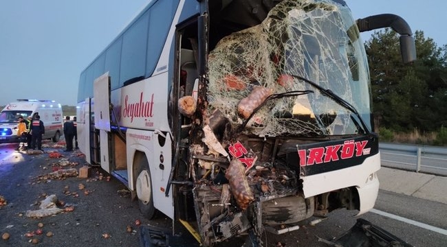 Tekirdağ'da kamyon ile otobüs çarpıştı: 1 ölü