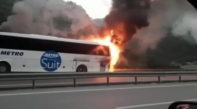 Antalya'da seyir halindeki otobüs alev aldı