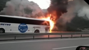 Antalya'da seyir halindeki otobüs alev aldı