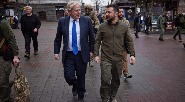 Boris Johnson'dan Volodimir Zelenski'ye ziyaret