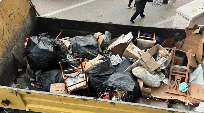 Eskişehir'de bir evden 40 tona yakın çöp çıkarıldı