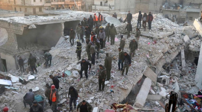 Halep'te bir bina çöktü: 12 kişi hayatını kaybetti