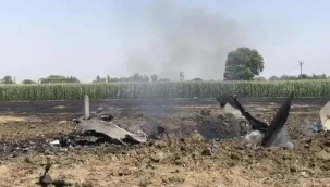 Hindistan'da iki savaş uçağı düştü: 1 ölü