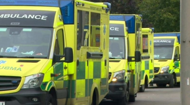İngiltere'de binlerce ambulans personeli grevde