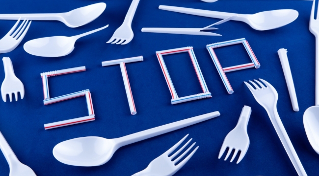 İngiltere, tek kullanımlık plastikleri yasaklayacak