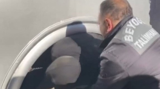 İstanbul'da otobüsün altında 2 kaçak yakalandı