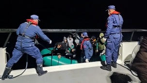 İzmir açıklarında 27 kaçak kurtarıldı