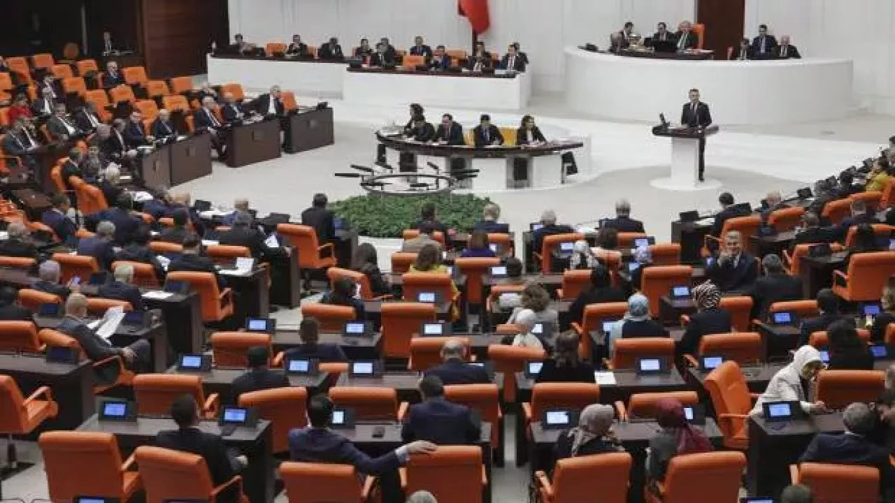 Kamuda sözleşmeliye kadro teklifi yasalaştı