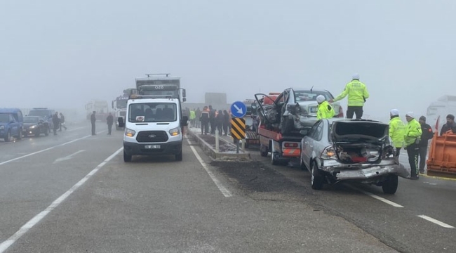 Kırşehir'de 15 araç zincirleme kaza yaptı