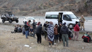 Malatya'da bir minibüste 35 kaçak yakalandı