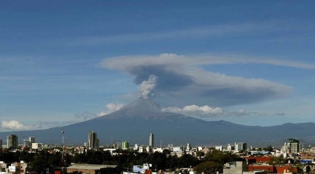 Meksika'da Popocatepetl Yanardağı'nda 3 patlama