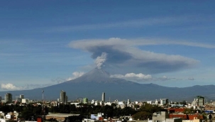 Meksika'da Popocatepetl Yanardağı'nda 3 patlama