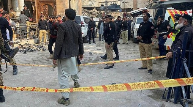 Pakistan'da camide patlama: 32 ölü, 147 yaralı var