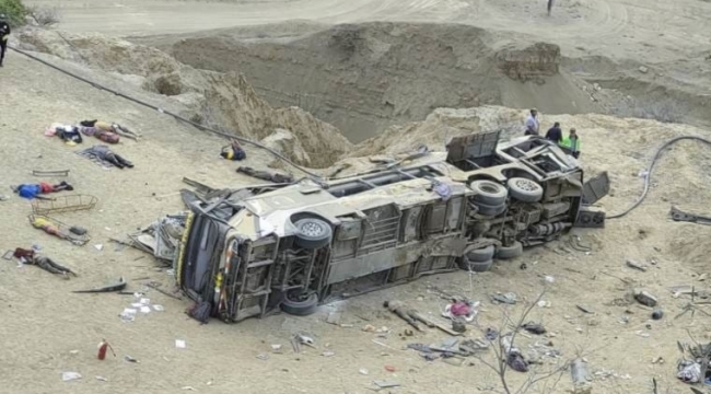Pakistan'da otobüs kazası: En az 41 ölü