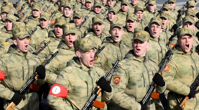 Rusya, zorunlu askerlik yaşını yükseltebilir