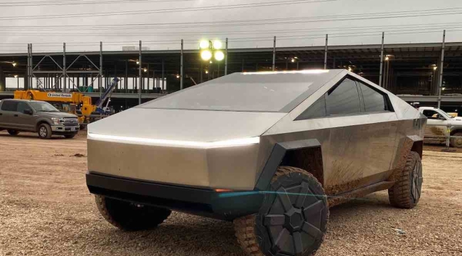 Tesla Cybertruck'ın seri üretimi 2024'e ertelendi