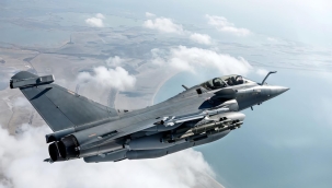 Yunanistan'da savaş uçağı düştü