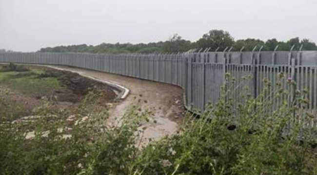Yunanistan, sınırına 140 km'lik çelik çit çekecek