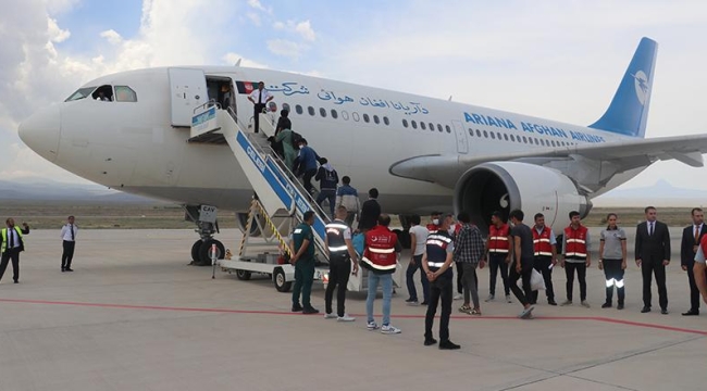 2023'te 14 bin 878 kaçak sınır dışı edildi