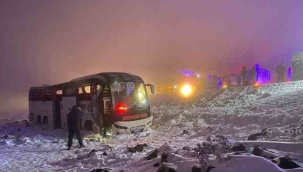 Diyarbakır'da yolcu otobüsü devrildi: 30 yaralı