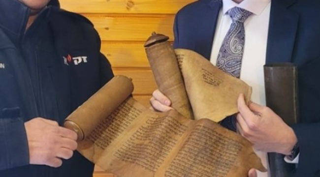 ''Ester Kitabı'' parşömeni Türkiye'ye iade edildi