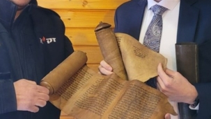 ''Ester Kitabı'' parşömeni Türkiye'ye iade edildi