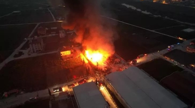 Hatay'da lastik fabrikasında yangın