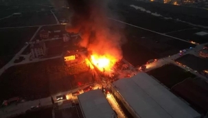 Hatay'da lastik fabrikasında yangın