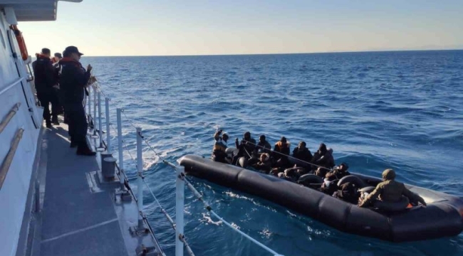 İzmir açıklarında 20 kaçak yakalandı