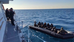 İzmir açıklarında 20 kaçak yakalandı