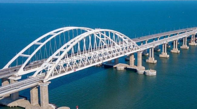 Kırım'ın Kerç Köprüsü çift yönlü trafiğe açıldı