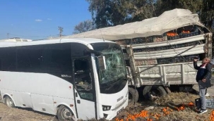 Mersin'de Cezaevi midibüsü ile kamyon çarpıştı