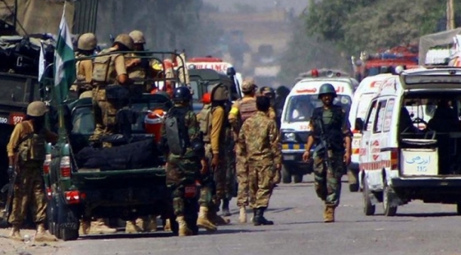 Pakistan'da pazar yerine bombalı saldırı