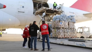 Suriye'ye yardım götüren ilk AB uçağı Şam'a ulaştı