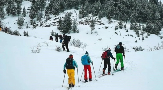 Artvin'de çığ düştü: 2 kişi hayatını kaybetti