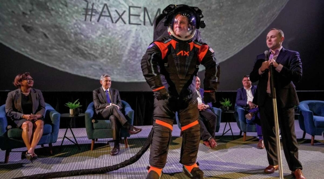 Ay görevinde yeni uzay giysileri beyaz olacak