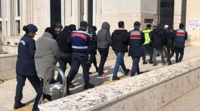 Balıkesir'de 6 insan kaçakçısı gözaltına alındı