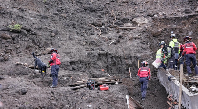 Ekvador'da toprak kayması: 16 ölü 