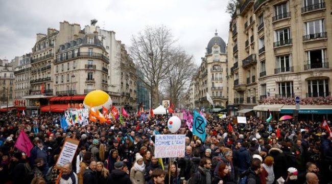 Fransa'da emeklilik reformu karşıtları sokaklarda