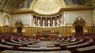 Fransa'da emeklilik yaşı 62'den 64'e yükseltildi