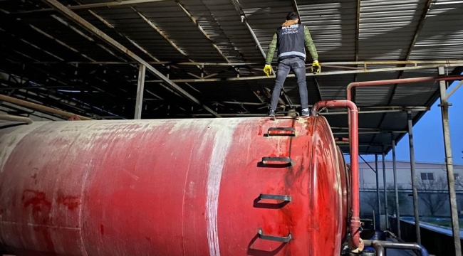 İzmir'de 254 ton kaçak akaryakıt ele geçirildi