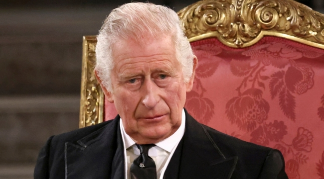 Kral III. Charles'ın Fransa ziyareti ertelendi